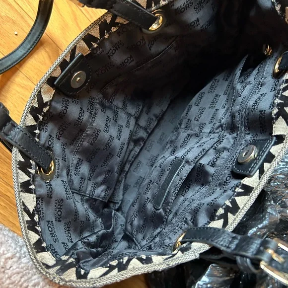 Michael Kors Black and Tan Tote Bag beautiful! - Picture 14 of 16